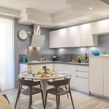 Loving - Eine Hochmoderne Drei-zimmer-wohnung Am By Interhome Alassio