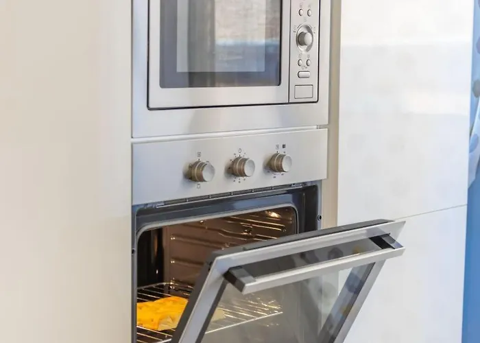 Loving - Eine Hochmoderne Drei-zimmer-wohnung Am By Interhome Lägenhet *